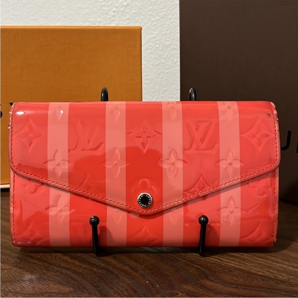 🔥LOUIS VUITTON Vernis Reyur Portefeuille Sarah Limited edition Poppy Petal 1500$ - Picture 12 of 12